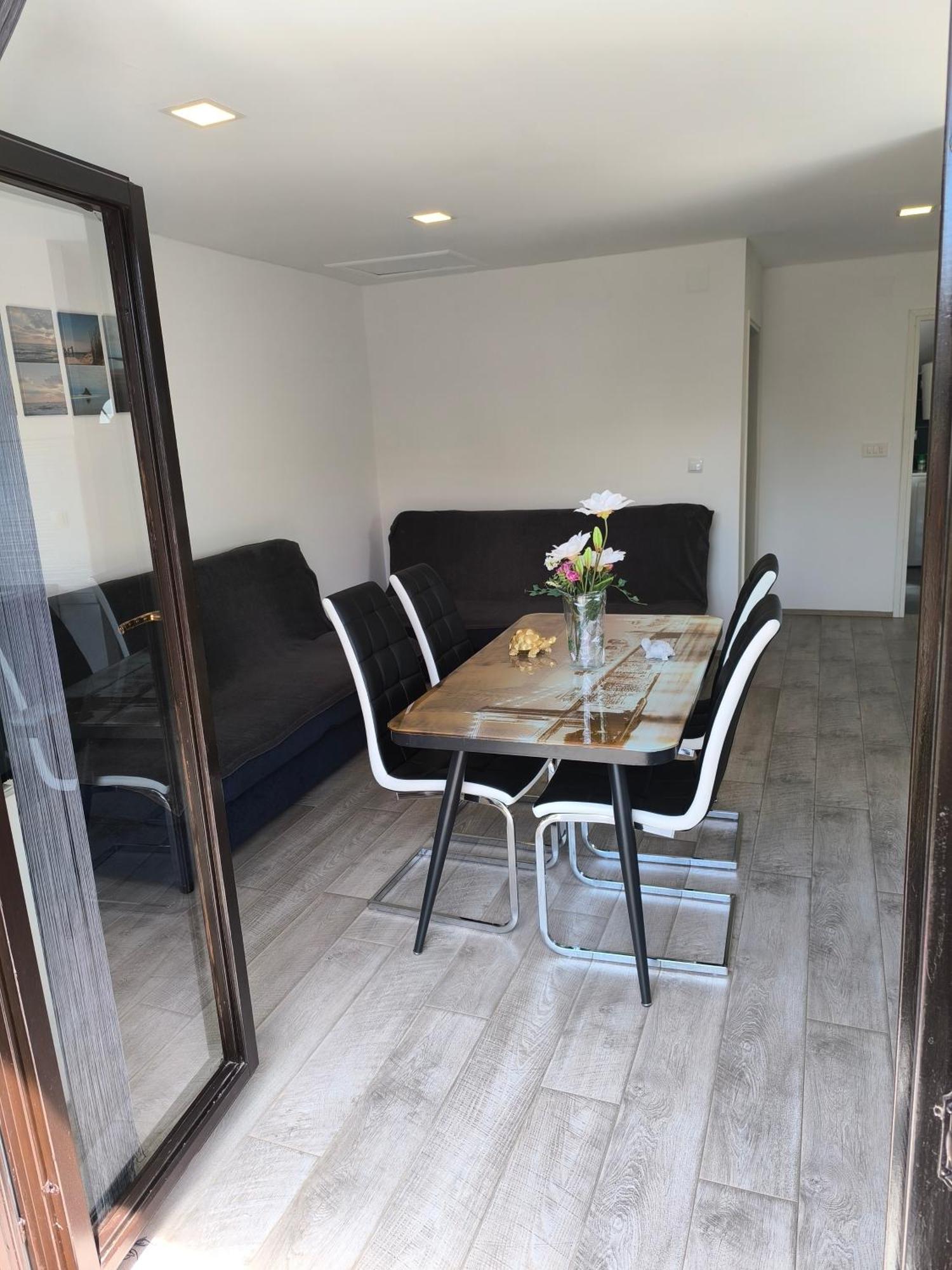 Apartmani Jadranka Vodice Rum bild
