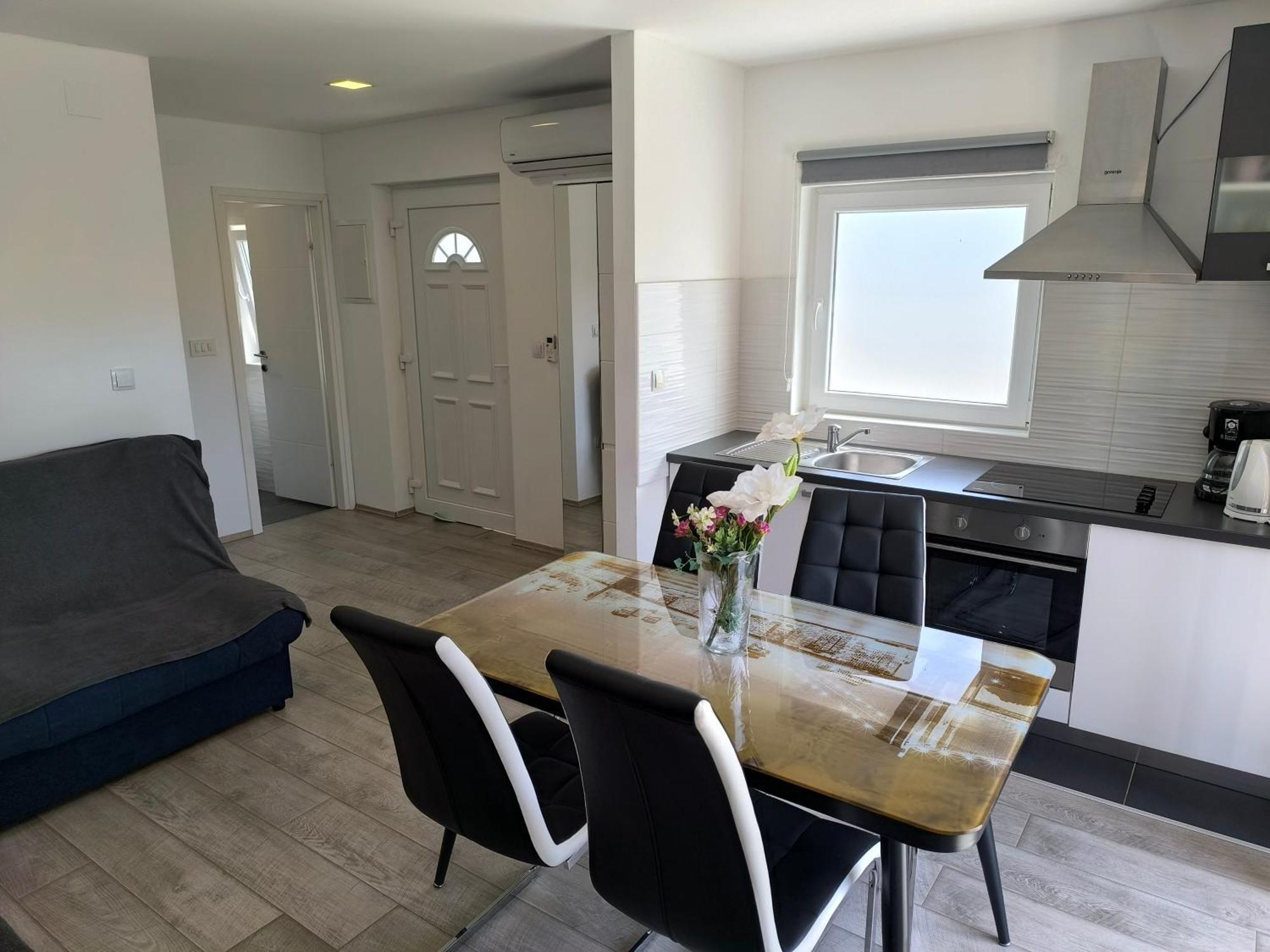 Apartmani Jadranka Vodice Rum bild
